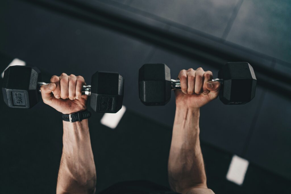 hammer curl vs bicep curl showing a person performing a hammer curl with neutral grip representing the difference between hammer curls and bicep curls muscles worked and which is better for arm size