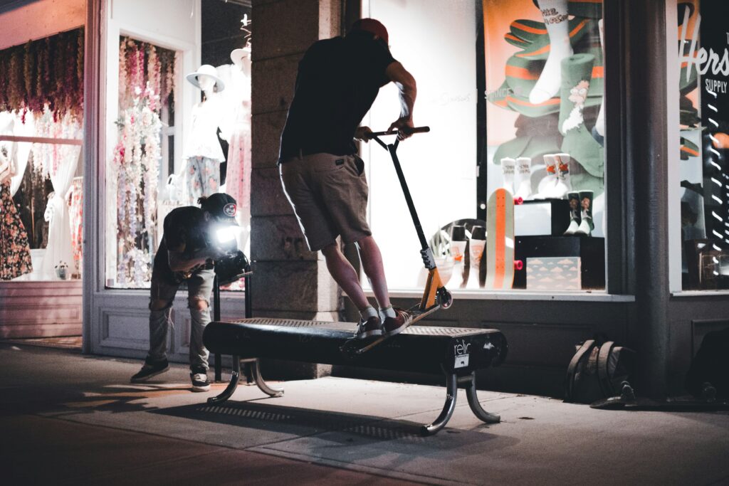 do vibration plates burn calories showing a person standing on a vibration plate representing whether vibration plates burn calories how many calories per session calorie estimates by weight cellulite benefits and before and after results